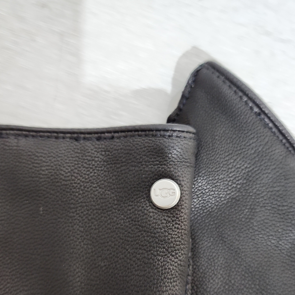 UGG Men's Black Leather Gloves - Picture 2 of 8